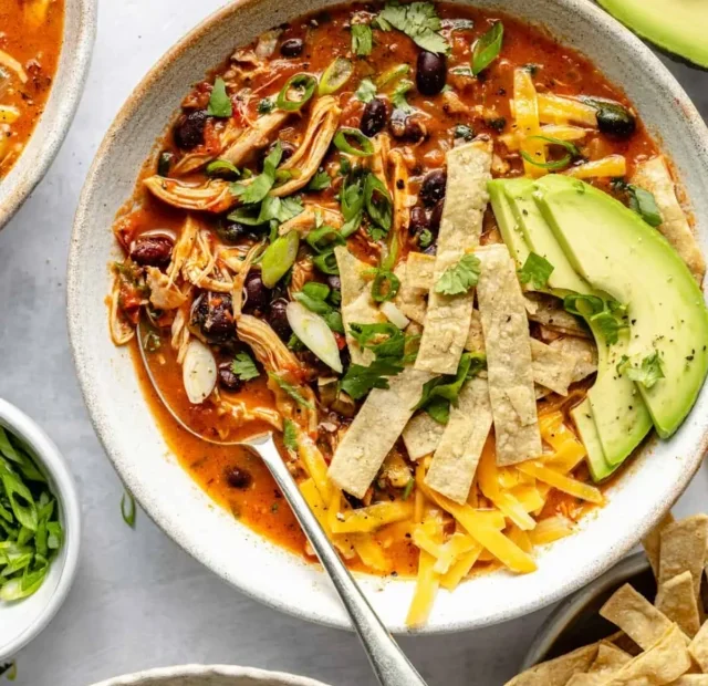 HEALTHY CHICKEN TORTILLA SOUP RECIPE