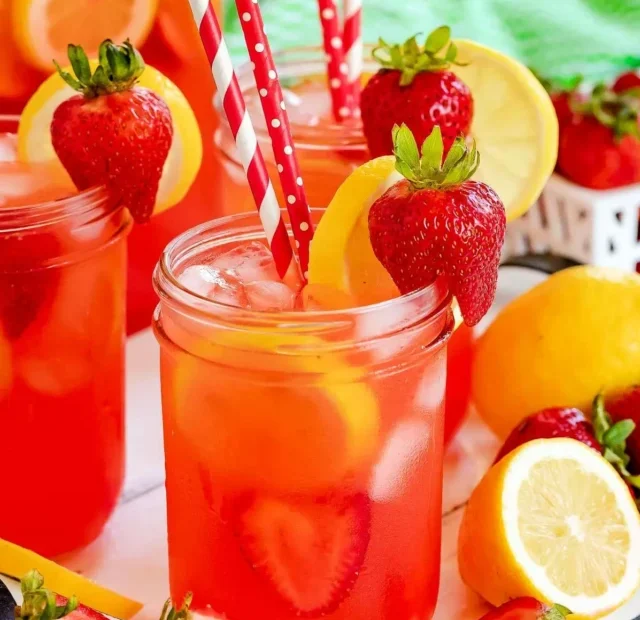 BEST STRAWBERRY LEMONADE